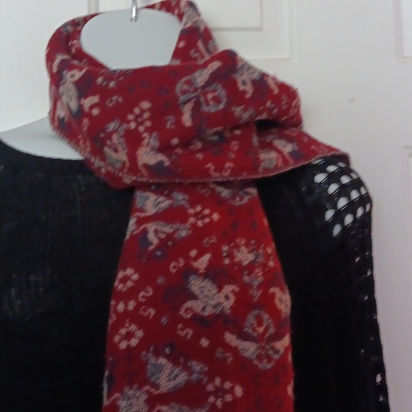 Red Patterned Scarf - Picture 3 of 4
